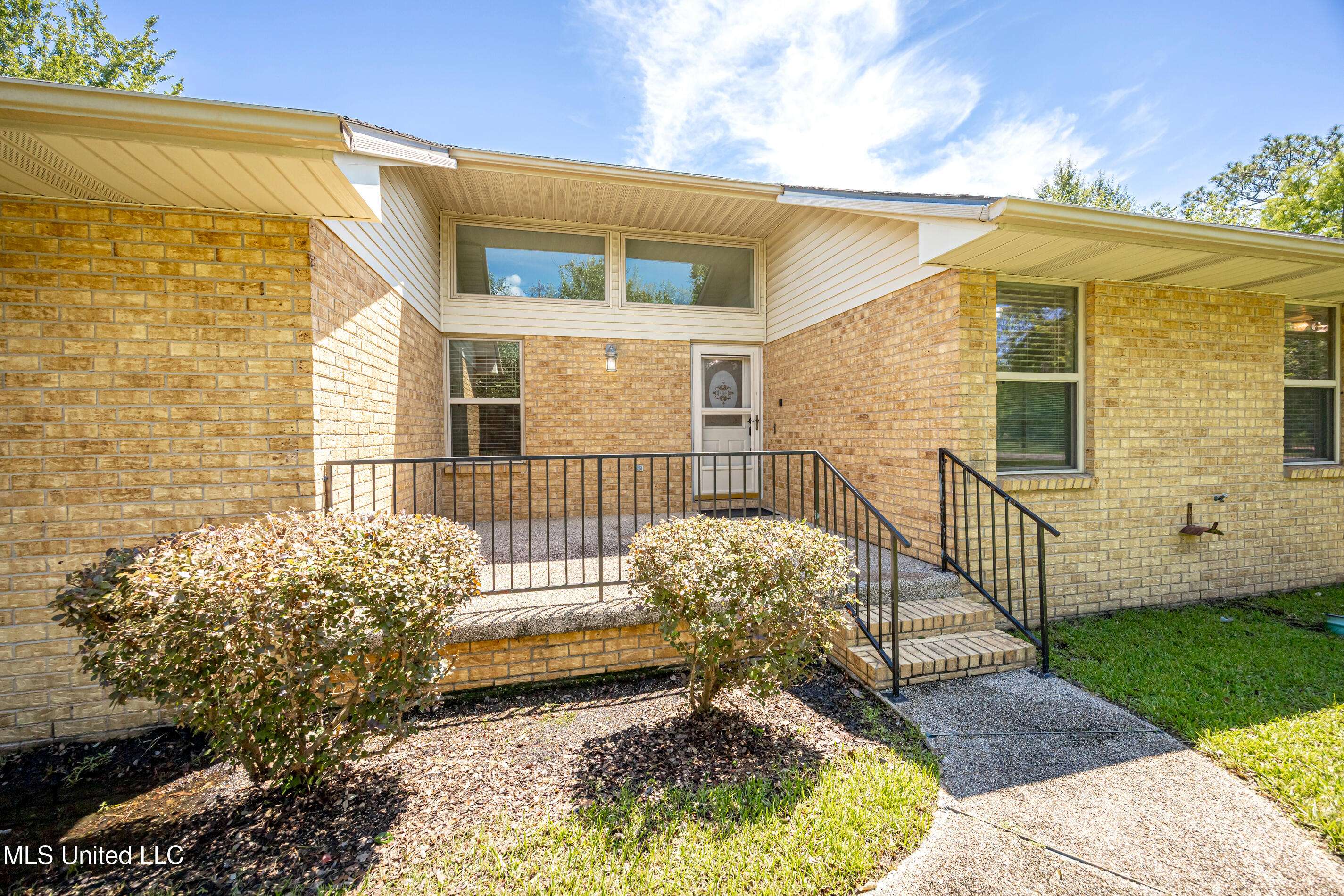 Ocean Springs, MS 39564,19 Davis Bayou Circle