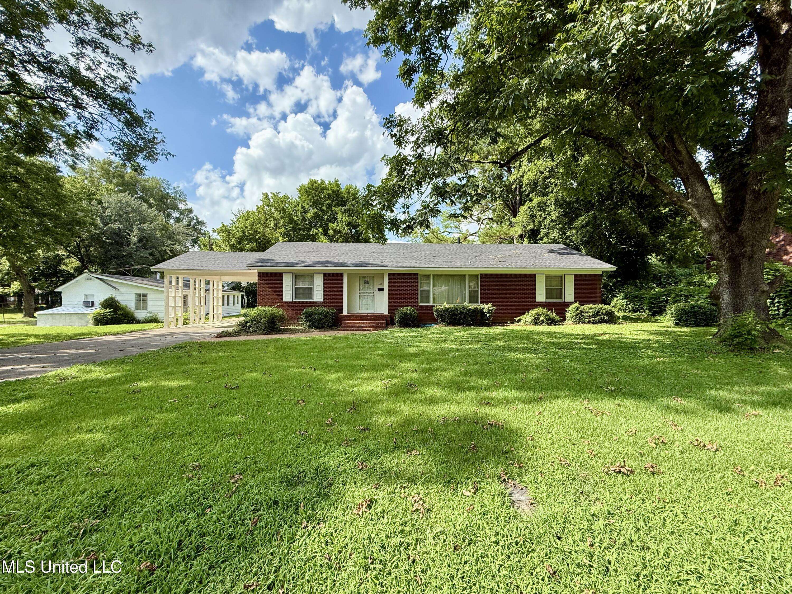 Holly Springs, MS 38635,142 W Mason Avenue