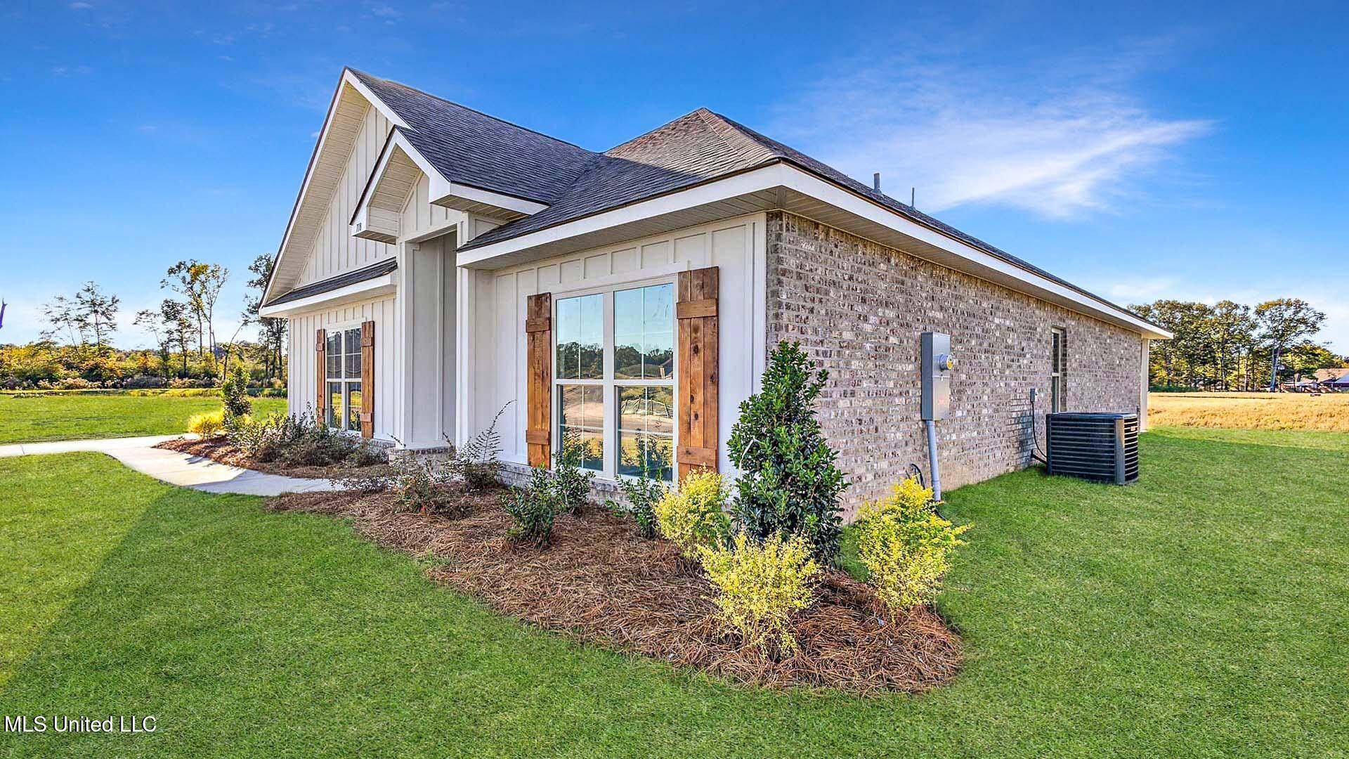 Canton, MS 39046,718 Honeysuckle Loop