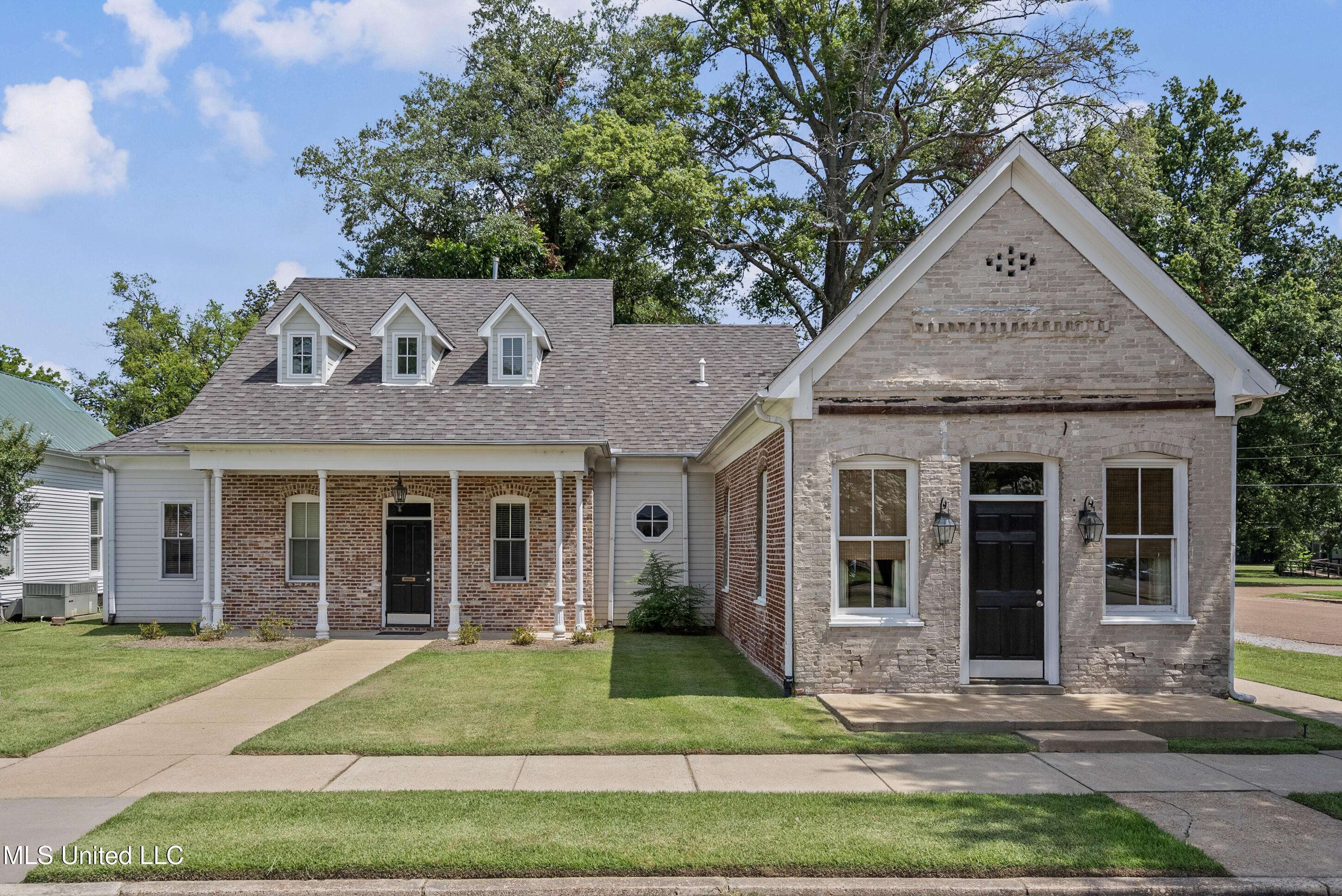 Tunica, MS 38676,987 Harris Street
