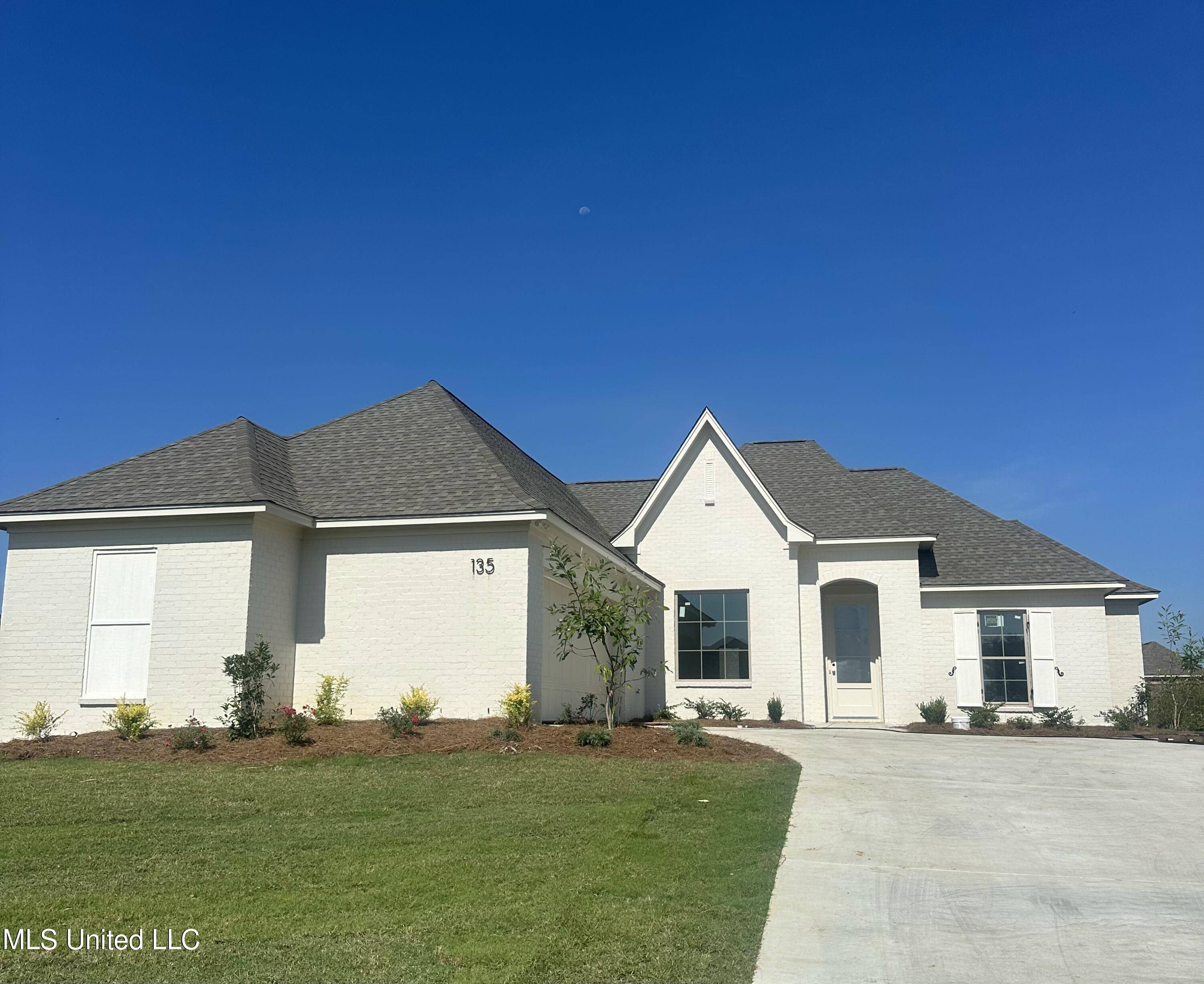 Canton, MS 39046,135 Hunters Way