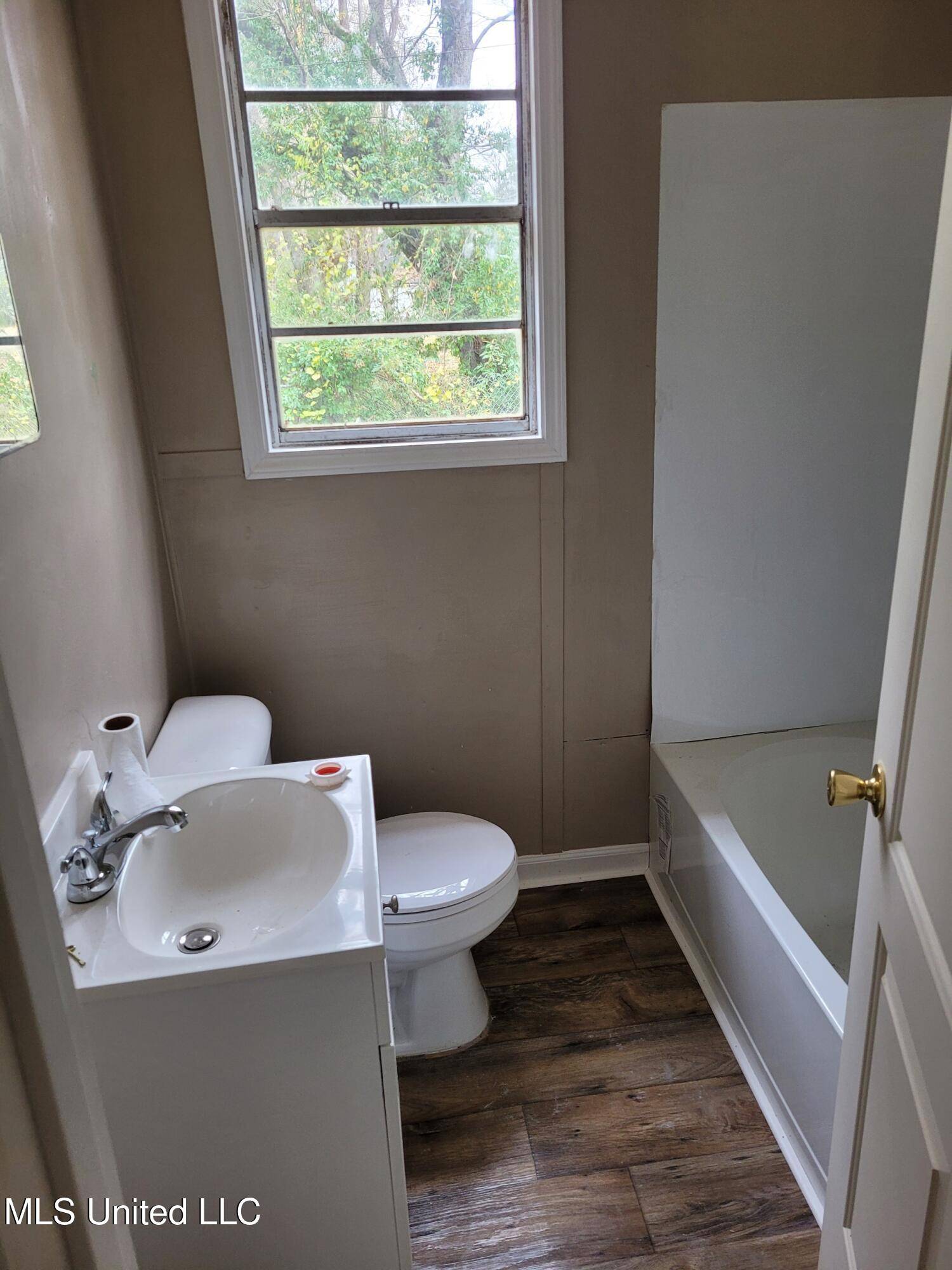 Batesville, MS 38606,202 Fisher Street