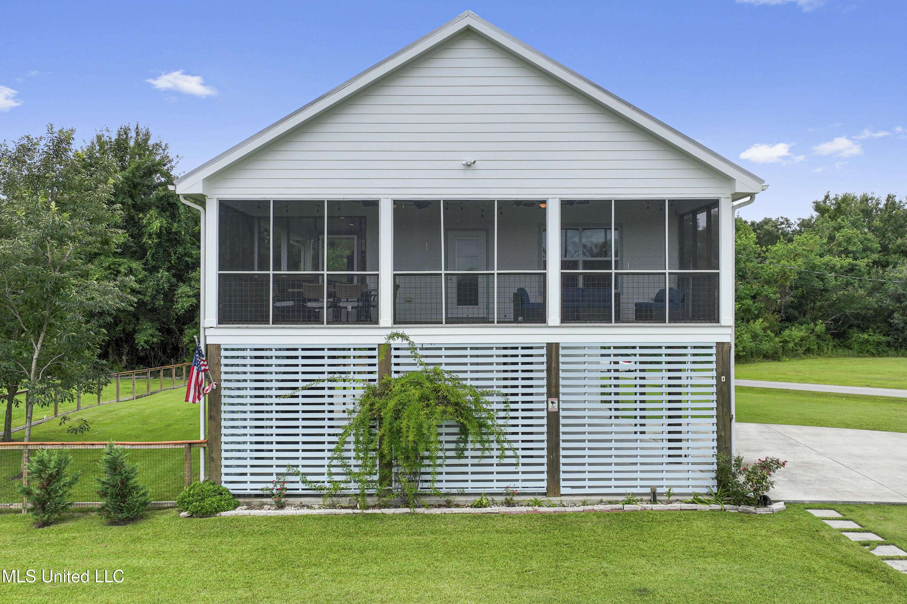 Waveland, MS 39576,227 Farve Street
