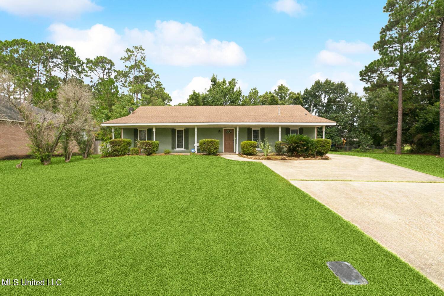 Pass Christian, MS 39571,557 Royal Oak Drive