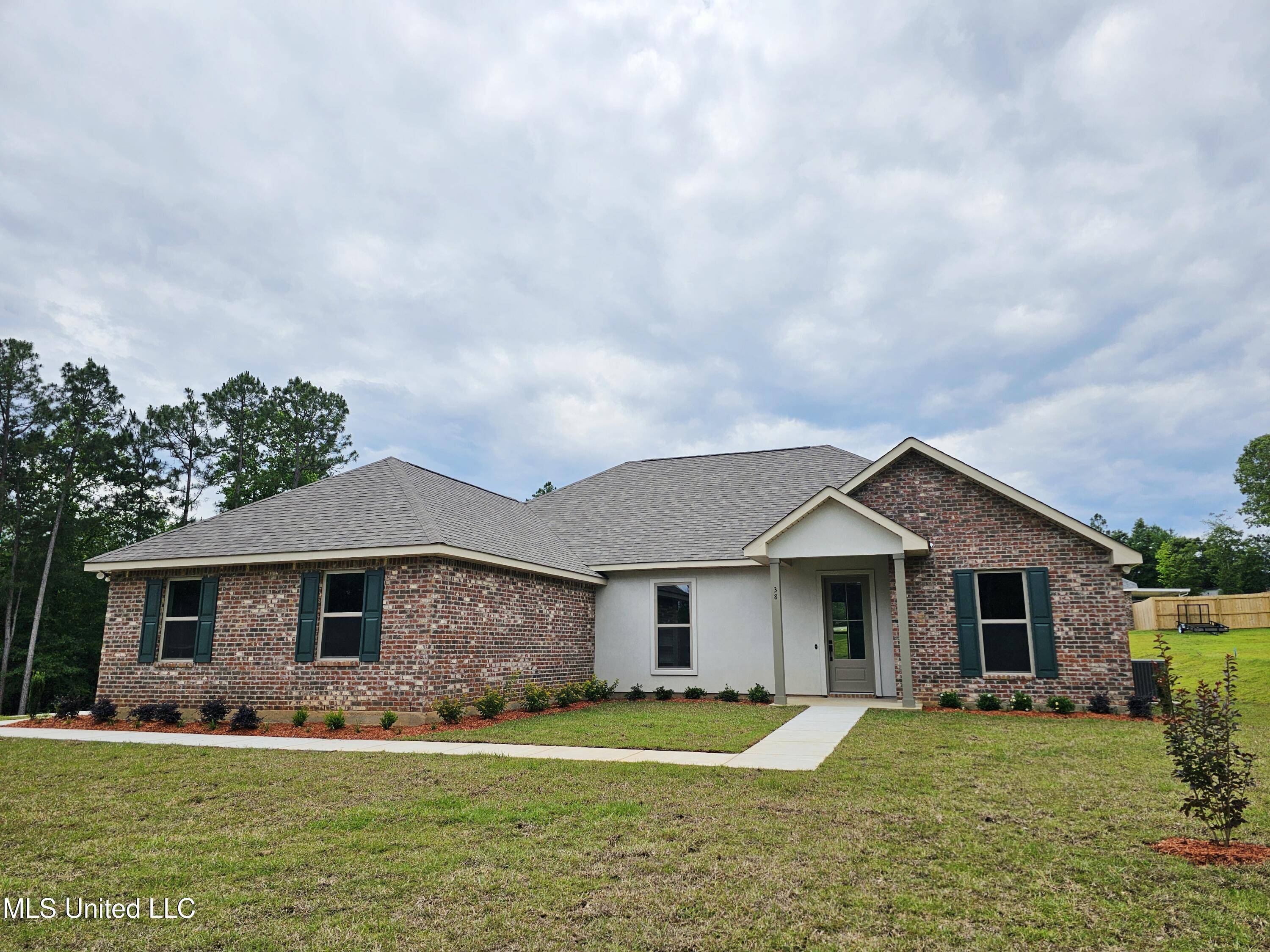 Carriere, MS 39426,33 Chinaberry Circle