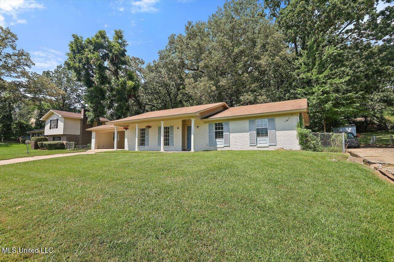 Clinton, MS 39056,705 Pinehurst Street