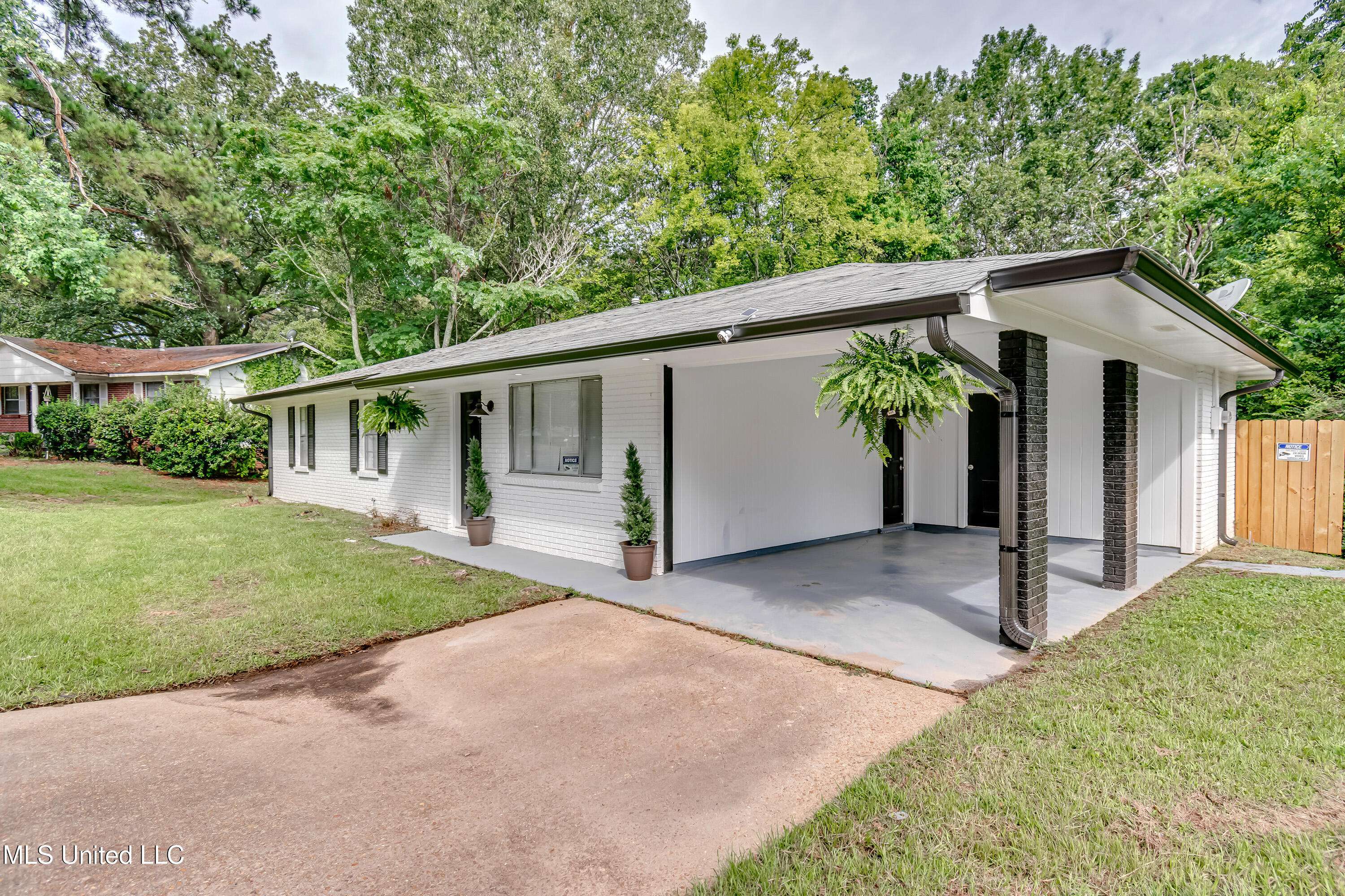 Jackson, MS 39209,667 Queen Circle