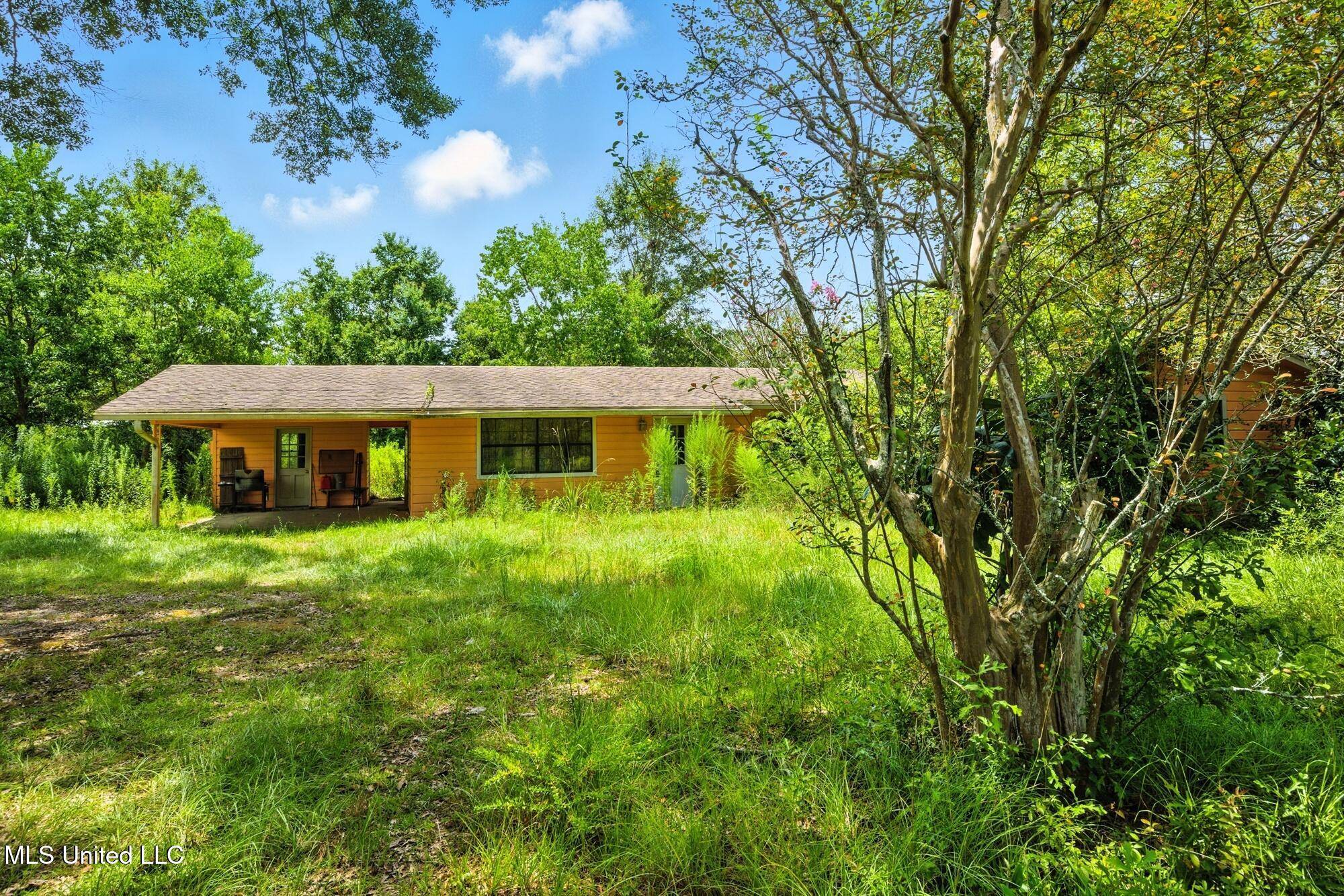Hattiesburg, MS 39401,807 River Road