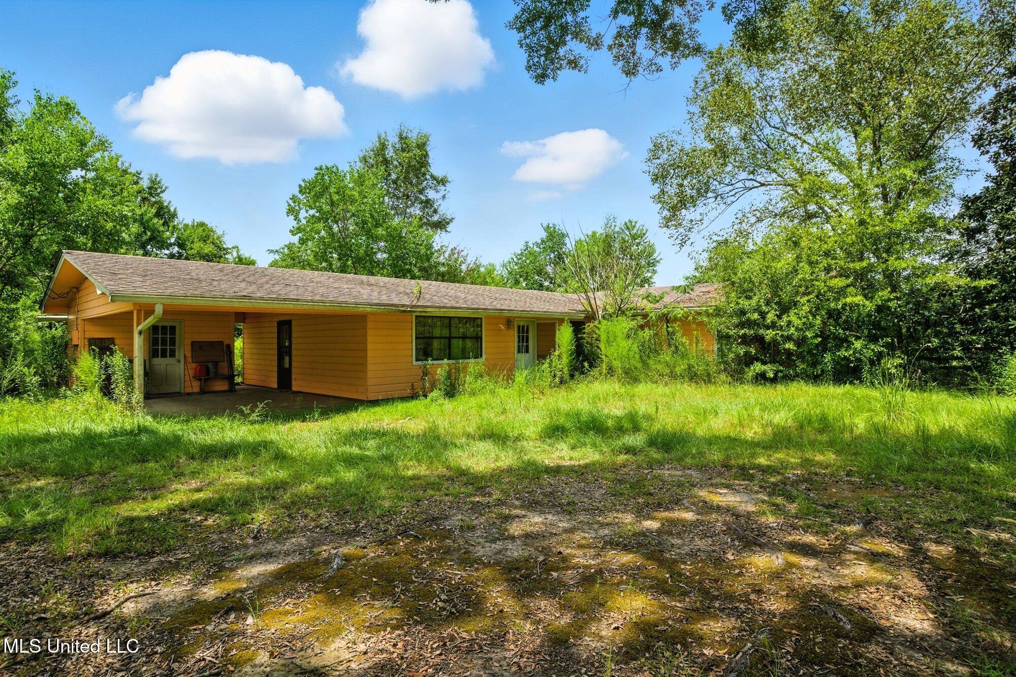 Hattiesburg, MS 39401,807 River Road