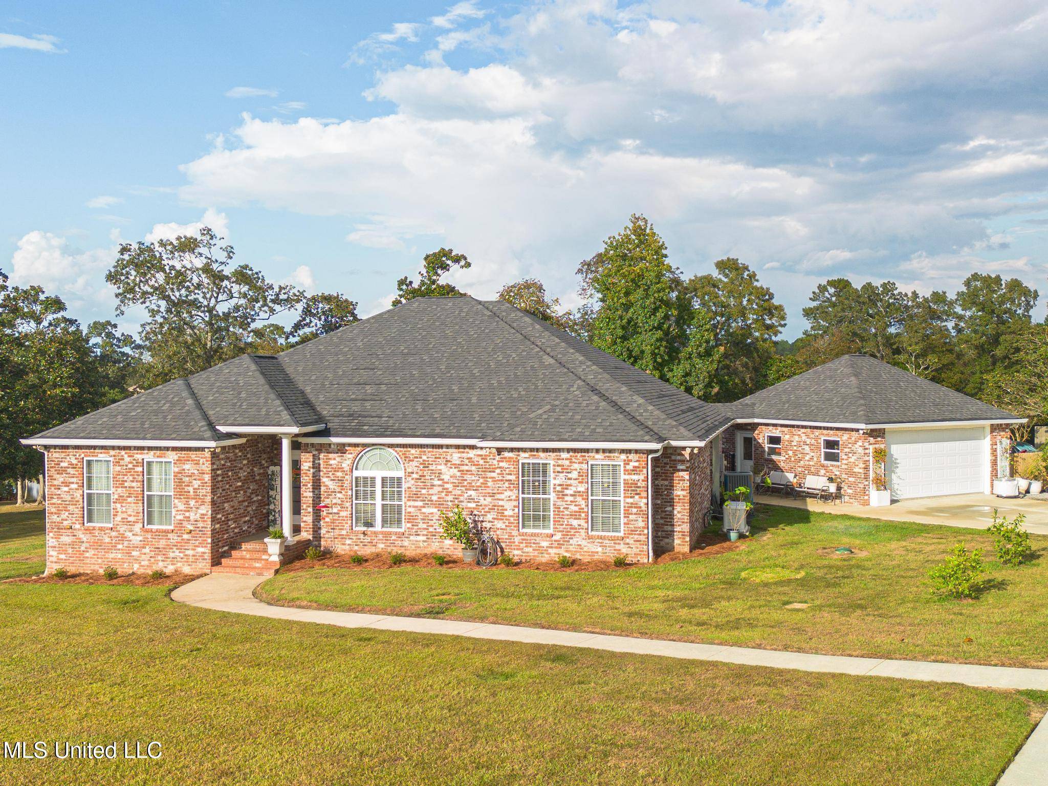 Kiln, MS 39556,5045 Silver Ridge Drive
