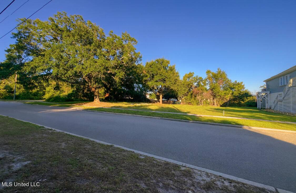 Pass Christian, MS 39571,132 Holiday Avenue