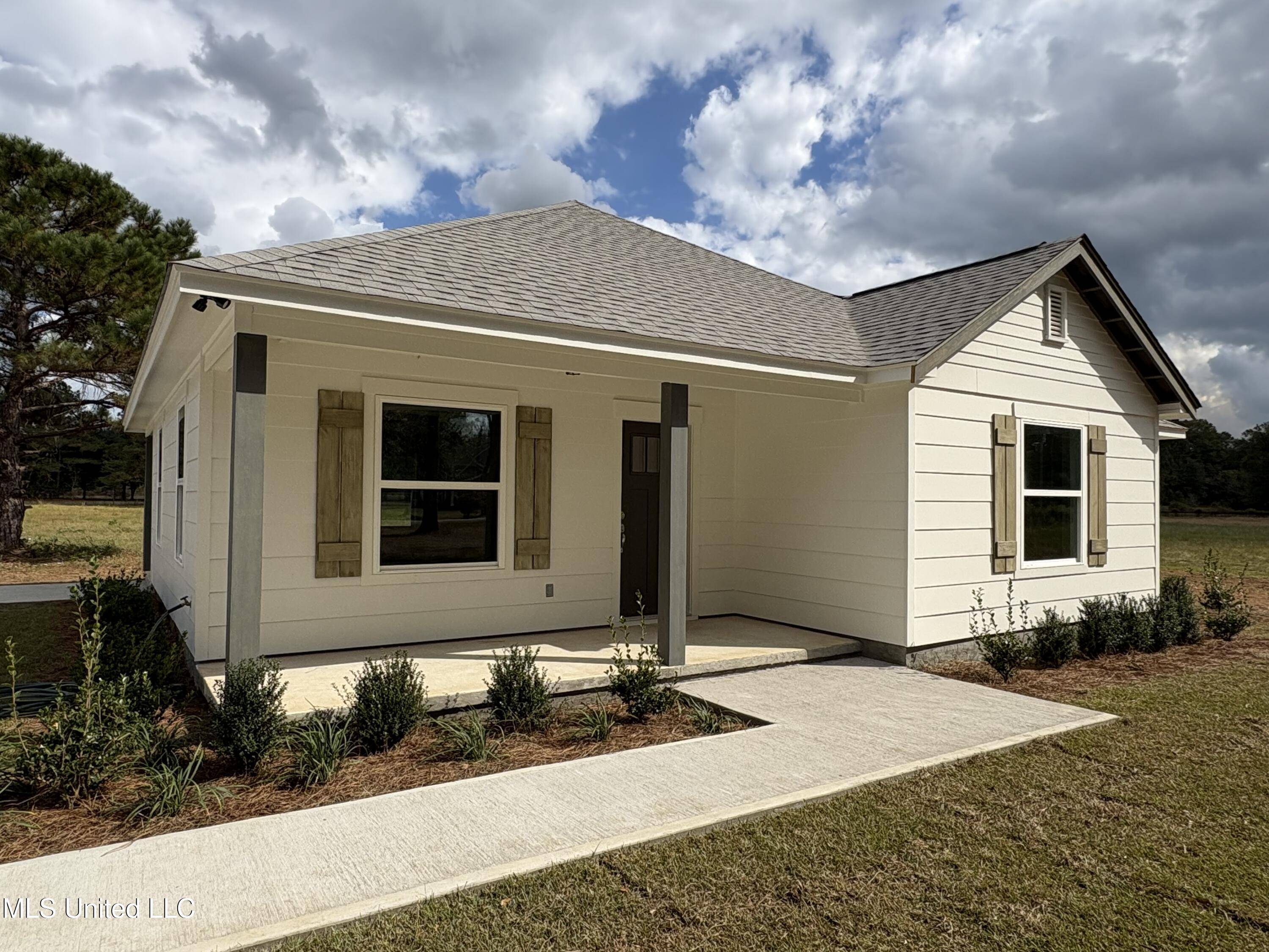 Lucedale, MS 39452,118 Albert Davis Road