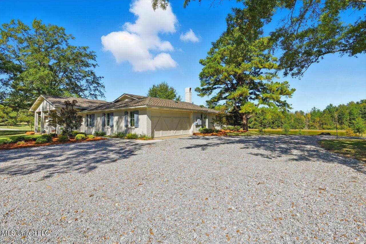 Ridgeland, MS 39157,818 N Agency Lane