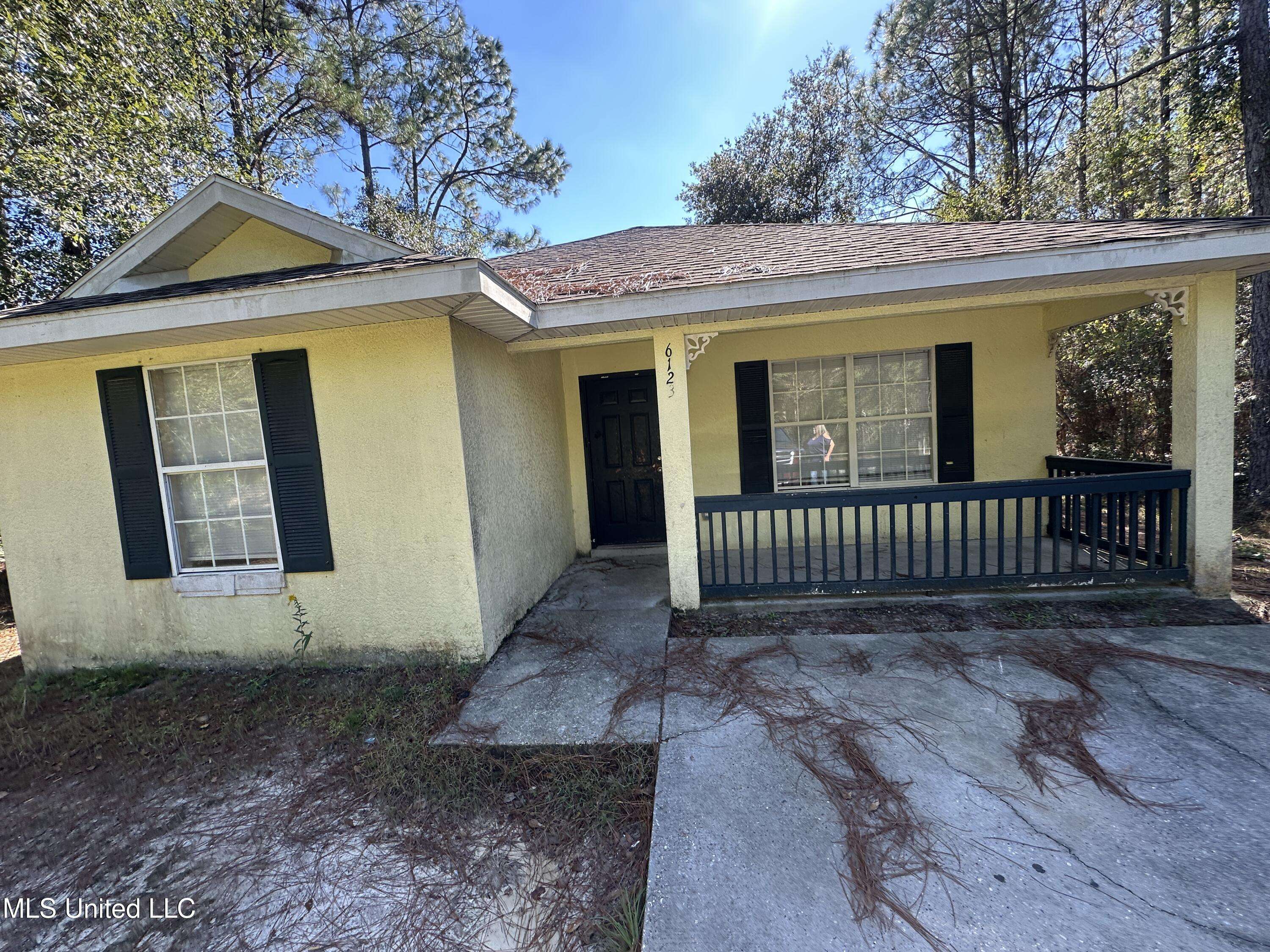 Bay Saint Louis, MS 39520,6123 W Lamar Street