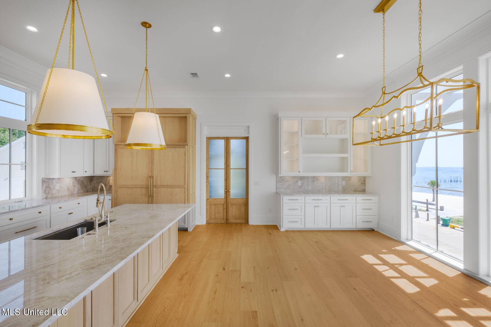 Ocean Springs, MS 39564,403 Gill Avenue