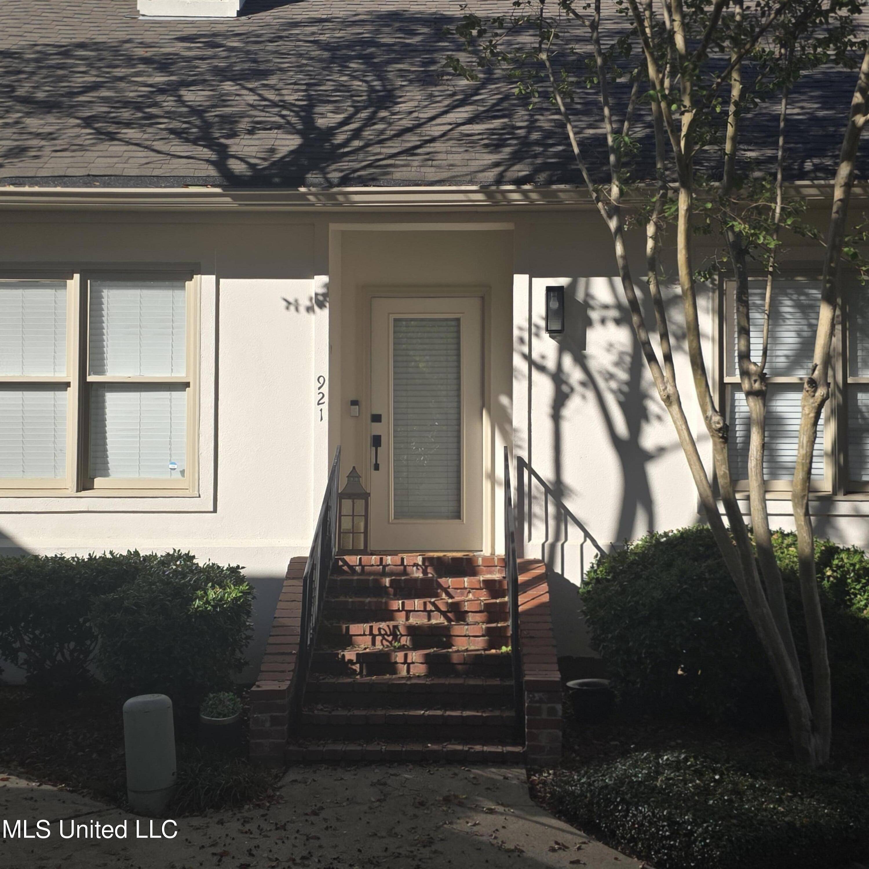 Jackson, MS 39211,921 Bayridge Drive