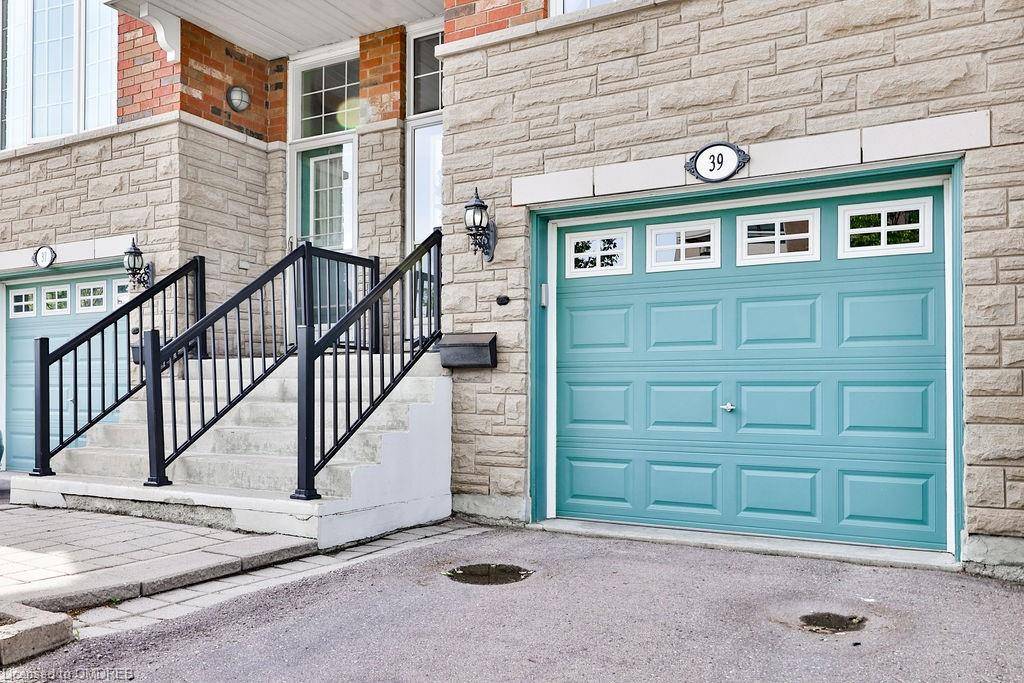 Mississauga, ON L4W 5R5,1355 Rathburn Road E #39