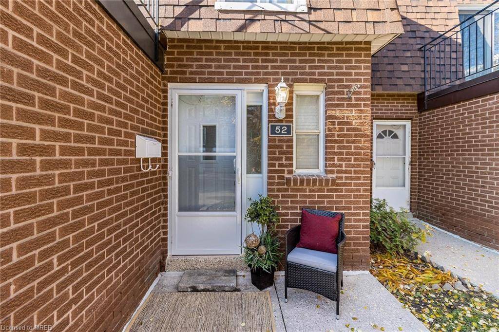 Scarborough, ON M1W 2G8,100 Bridletowne Circle #52