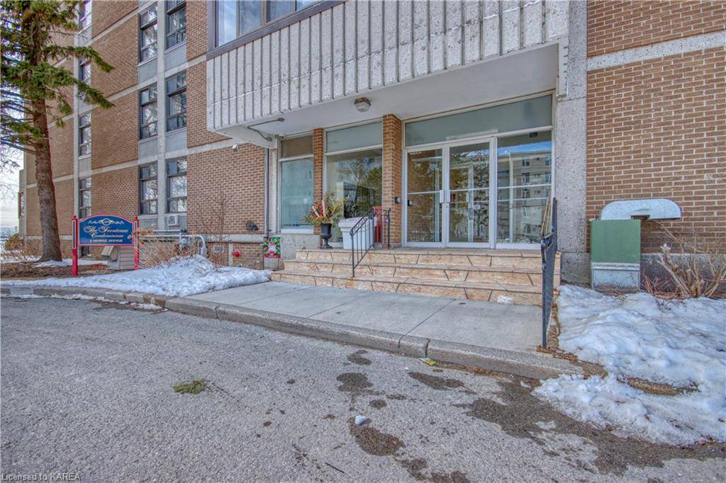 Kingston, ON K7M 1K1,2 Mowat Avenue #305