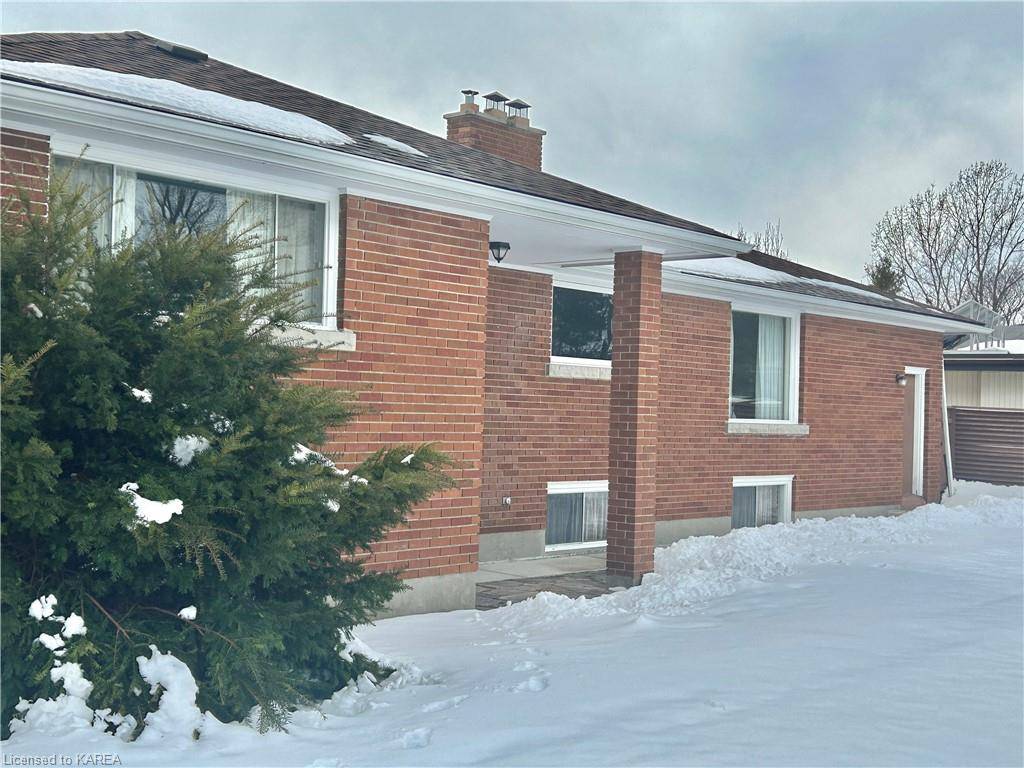 Kingston, ON K7M 2V7,81 Holland Crescent