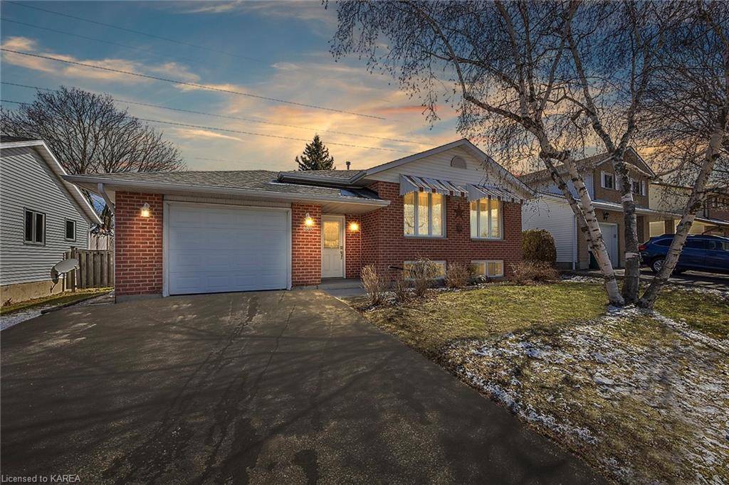 Kingston, ON K7M 7X9,880 Brothlin Crescent