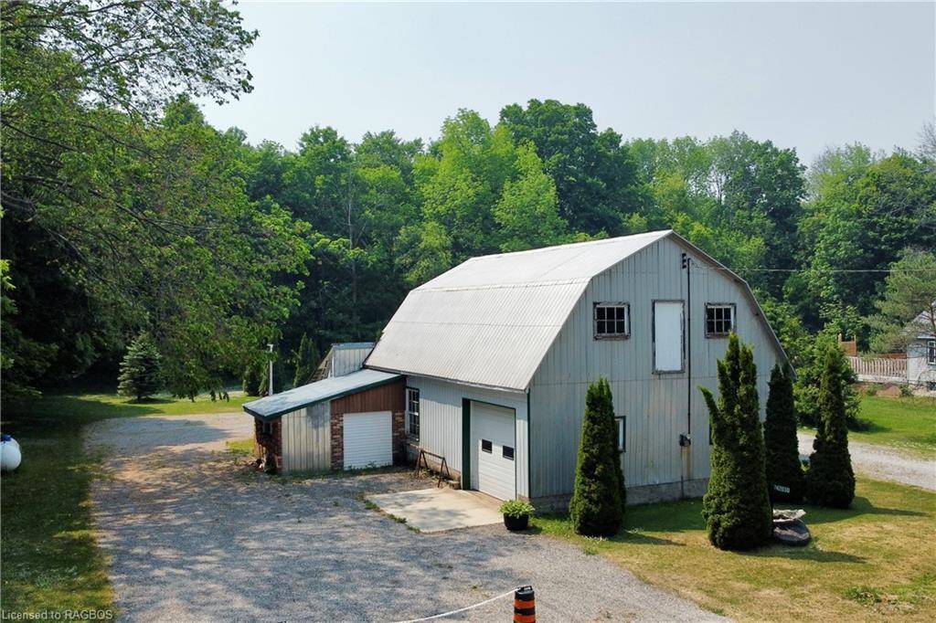 Chatsworth, ON N0H 1K0,742030 Sideroad 4a