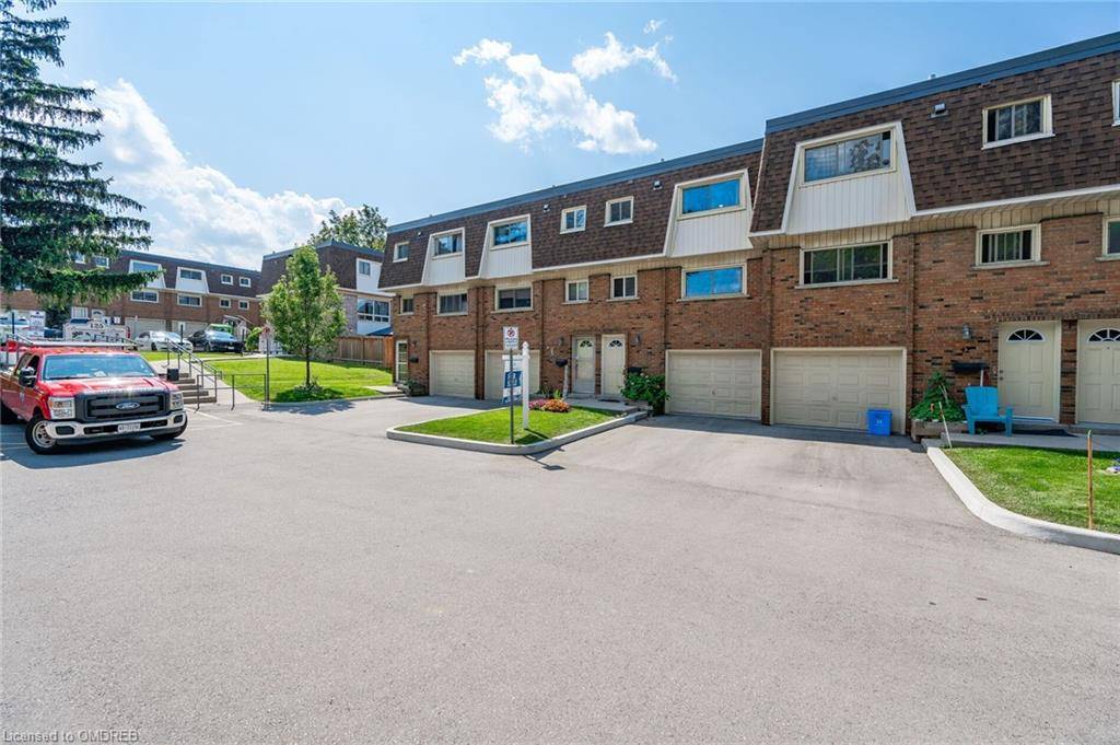 Hamilton, ON L9C 5Y9,125 Bonaventure Drive #41