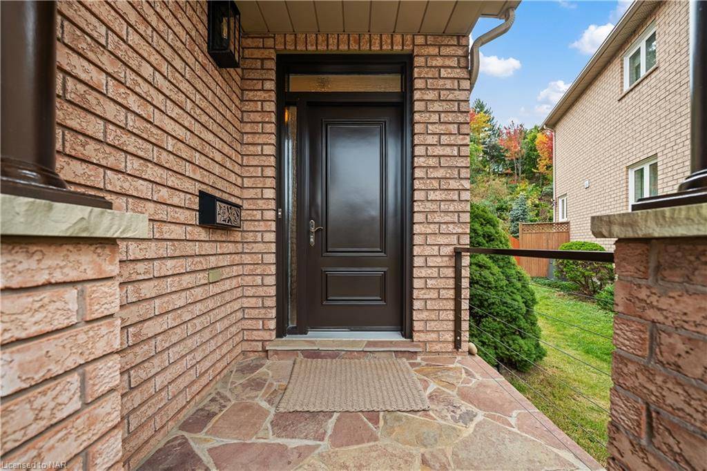 Mississauga, ON L5M 5Y1,2288 Yorktown Circle