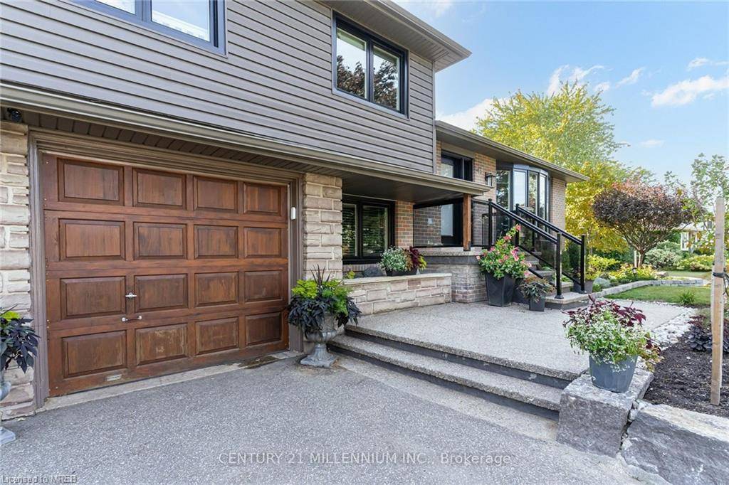 Brampton, ON L6Y 2B4,43 Greystone Crescent