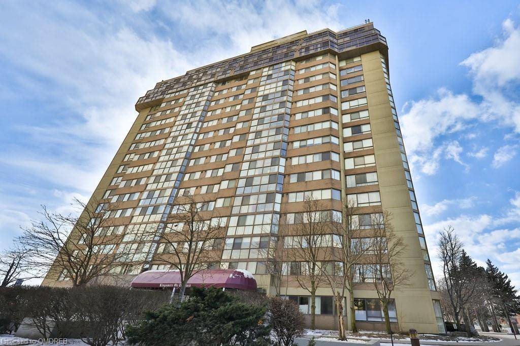 Mississauga, ON L5C 4H3,880 Dundas Street #1007