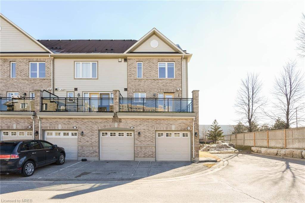 Mississauga, ON L5M 0S3,2935 Hazelton Place #9