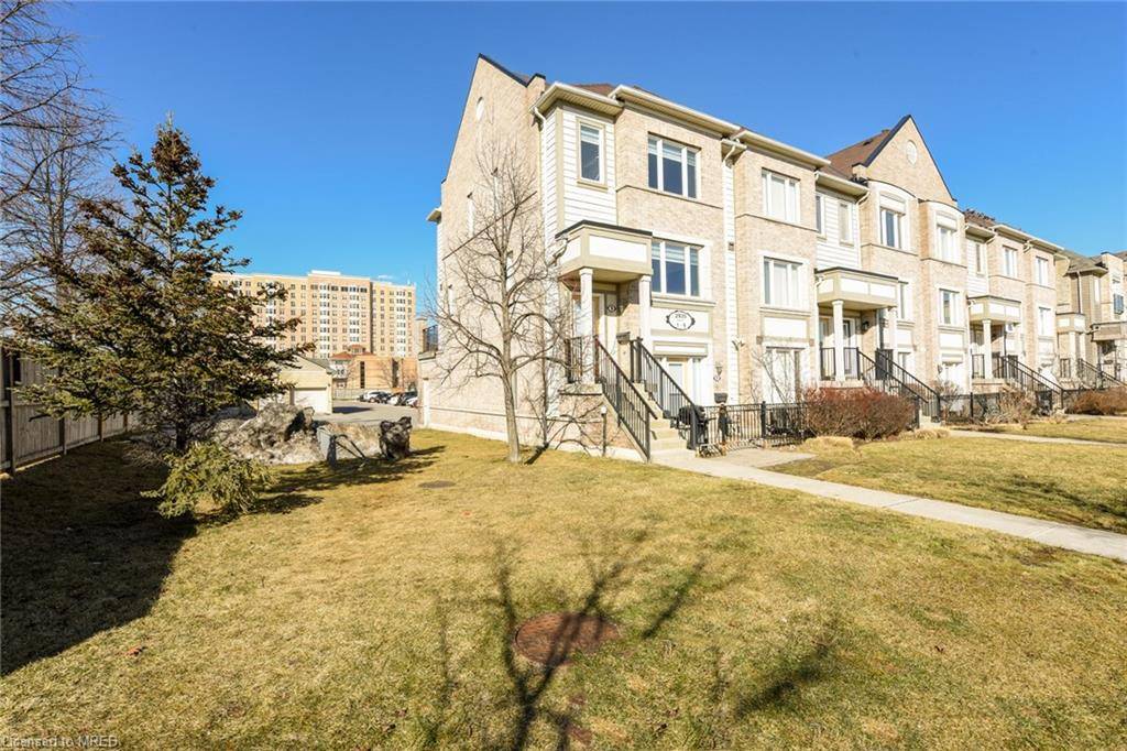 Mississauga, ON L5M 0S3,2935 Hazelton Place #9