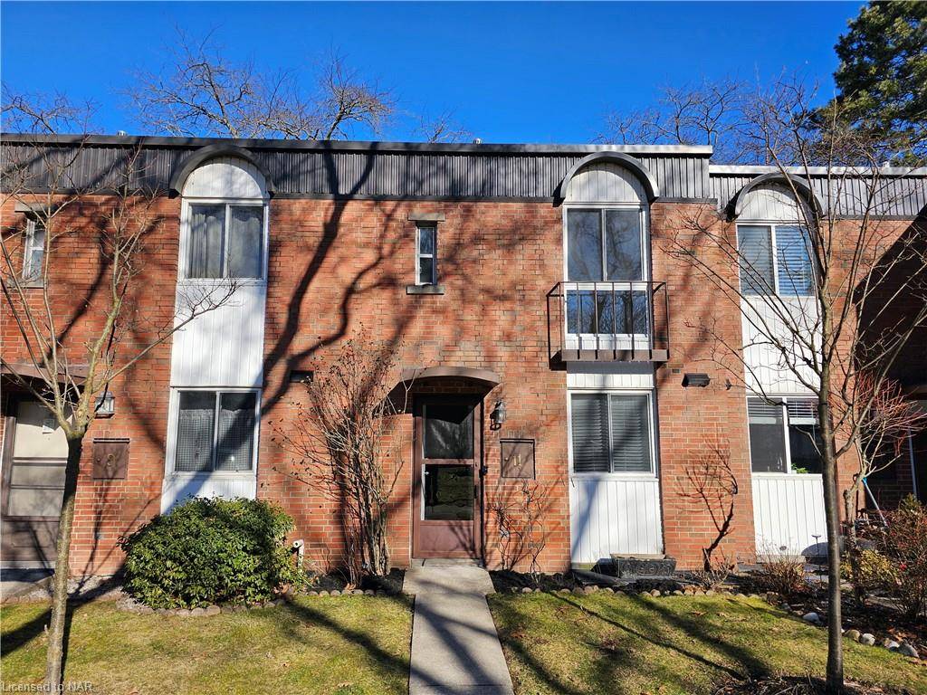 Niagara Falls, ON L2J 1G9,6476 Huggins Street #11