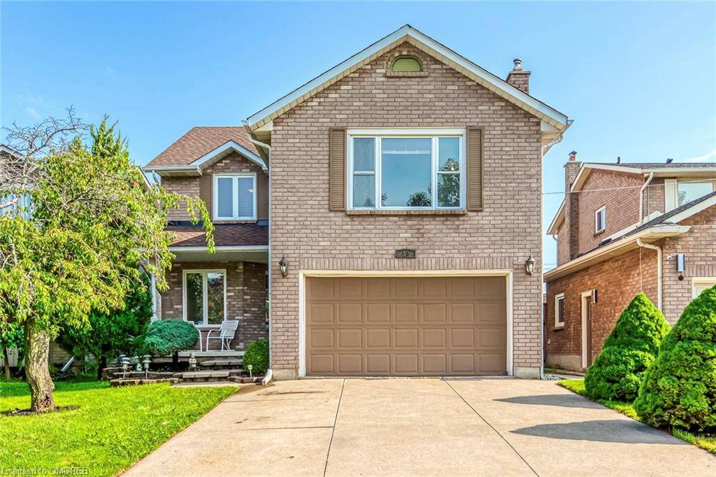 Grimsby, ON L3M 4X7,50 Merritt Crescent