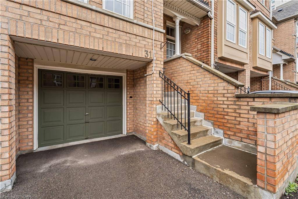 Mississauga, ON L5R 4E7,50 Strathaven Drive #31