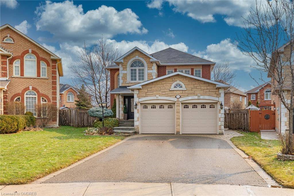 Brampton, ON L7A 1H3,11 Fenflower Court