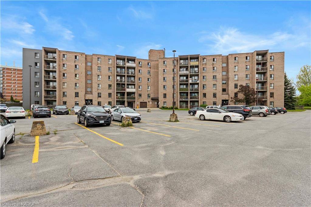 Kingston, ON K7M 7H5,17 Eldon Hall Place #201