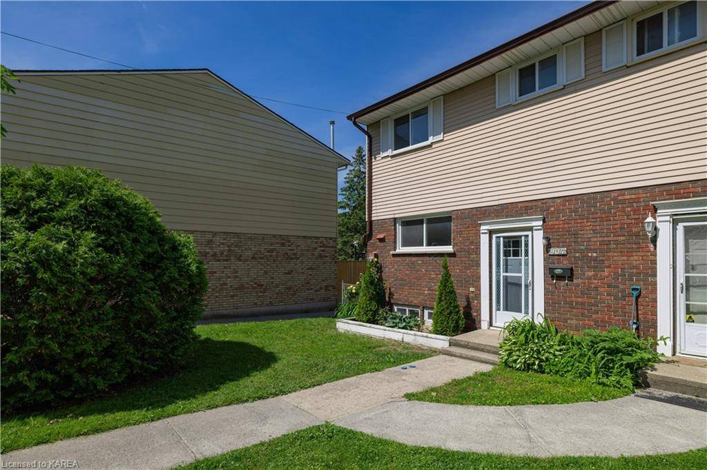 Kingston, ON K7M 6V6,904 Oakview Avenue