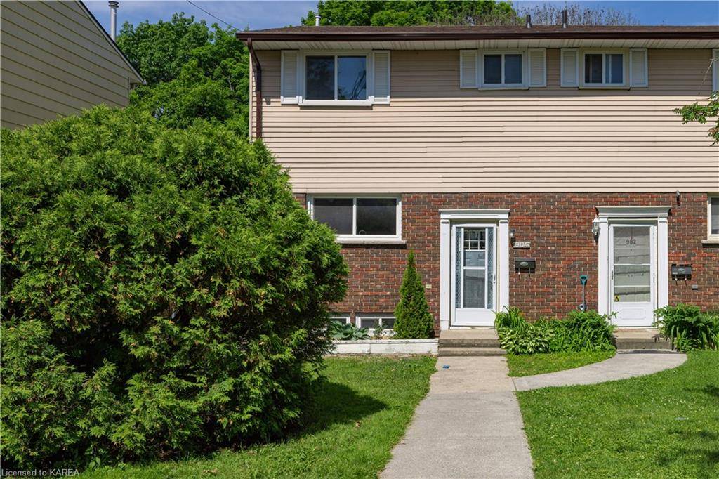 Kingston, ON K7M 6V6,904 Oakview Avenue