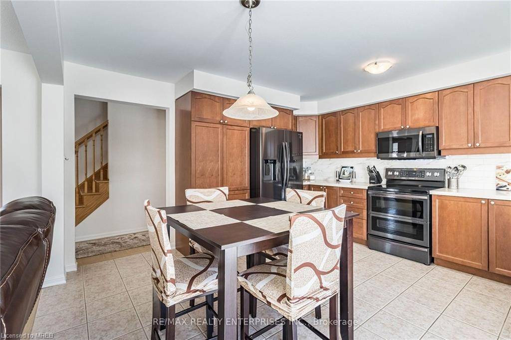 Milton, ON L9T 7T3,422 Schreyer Crescent