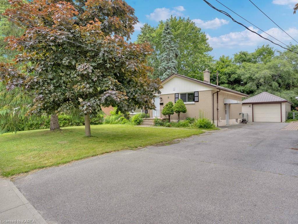 Kingston, ON K7M 4W4,40 Castell Road