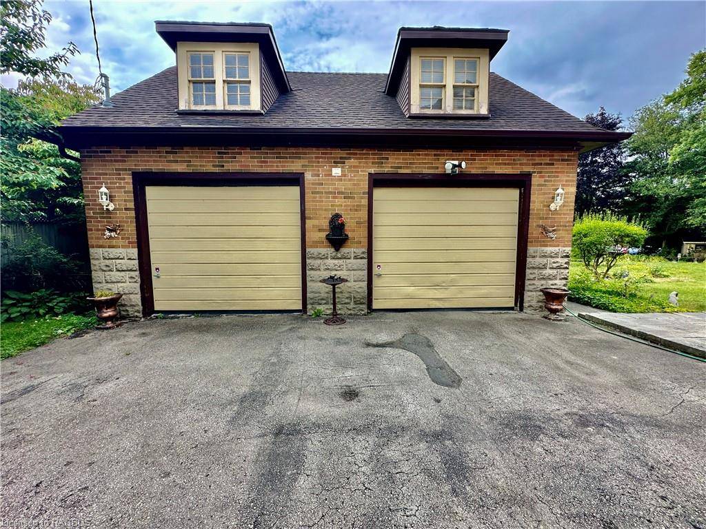 Hanover, ON N4N 1M9,75 10th Street