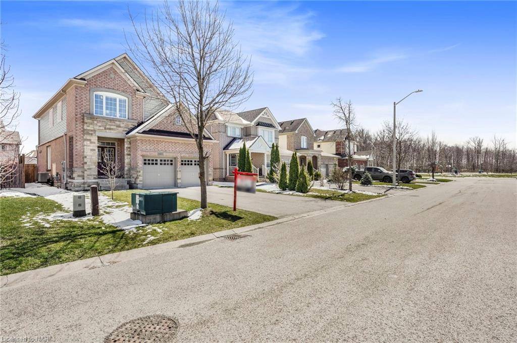 Niagara Falls, ON L2H 0C9,6422 Dilalla Crescent