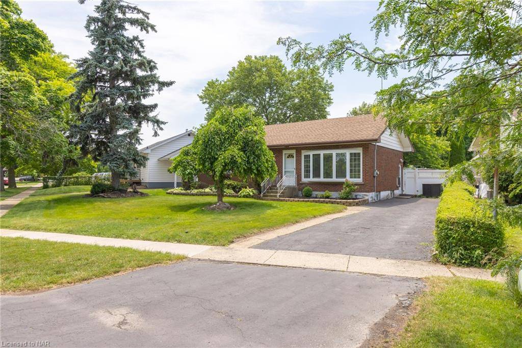 St. Catharines, ON L2N 3K8,11 Brisbane Glen