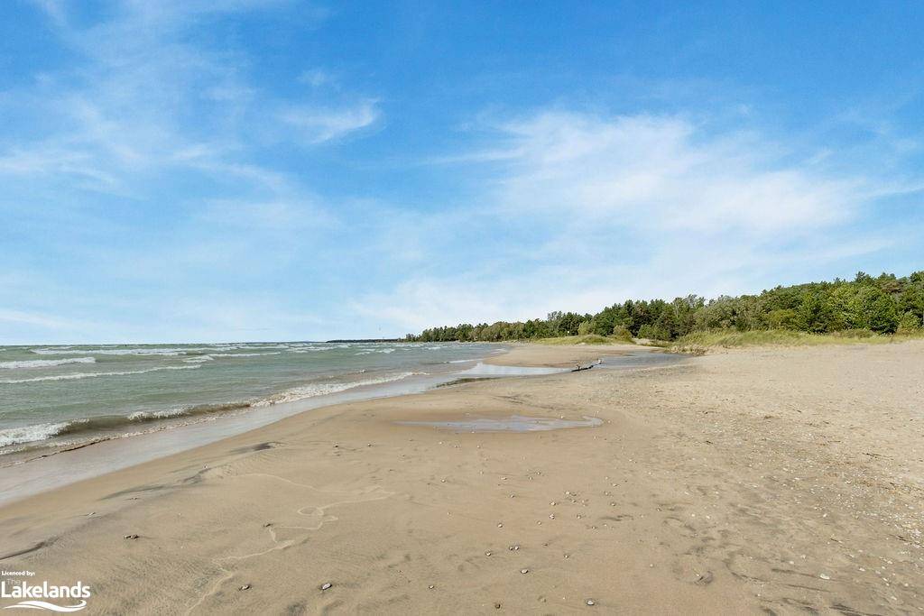 Wasaga Beach, ON L9Z 2R7,1221 River Road E