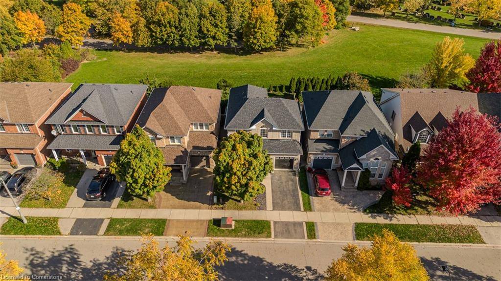 Oakville, ON L6M 4Y3,2441 Falkland Crescent