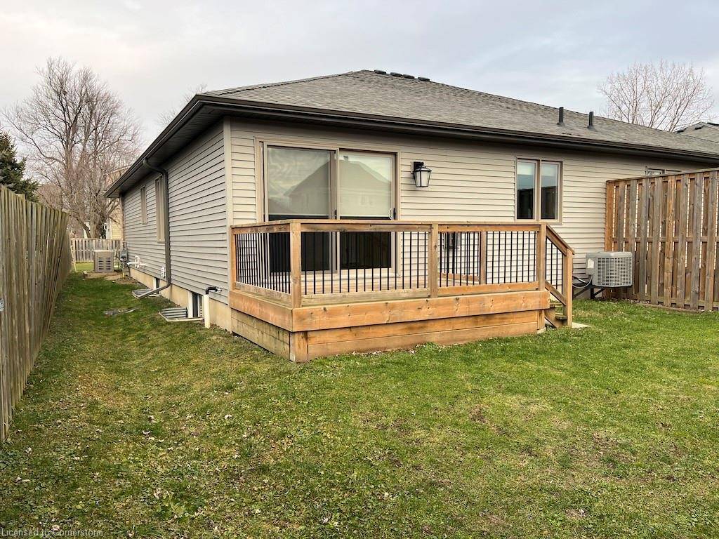 Dunnville, ON N1A 1B8,152 Cross Street E #9