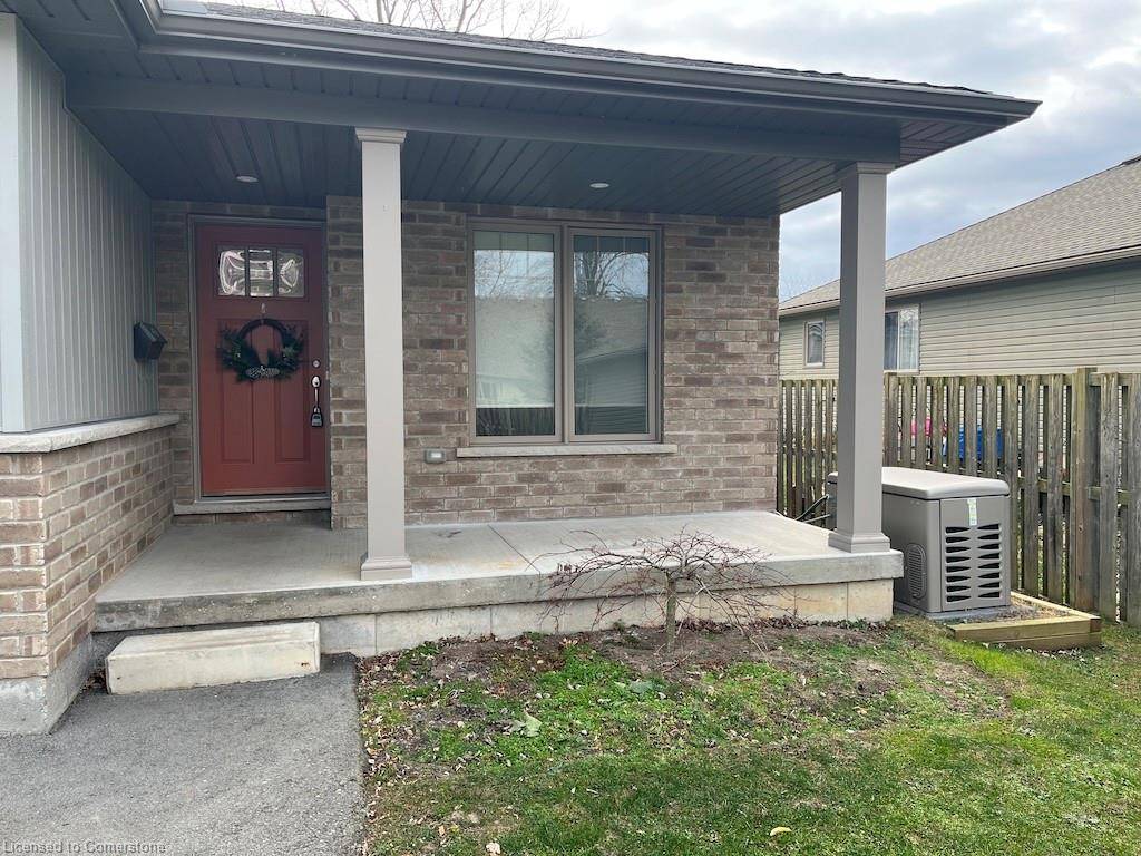 Dunnville, ON N1A 1B8,152 Cross Street E #9