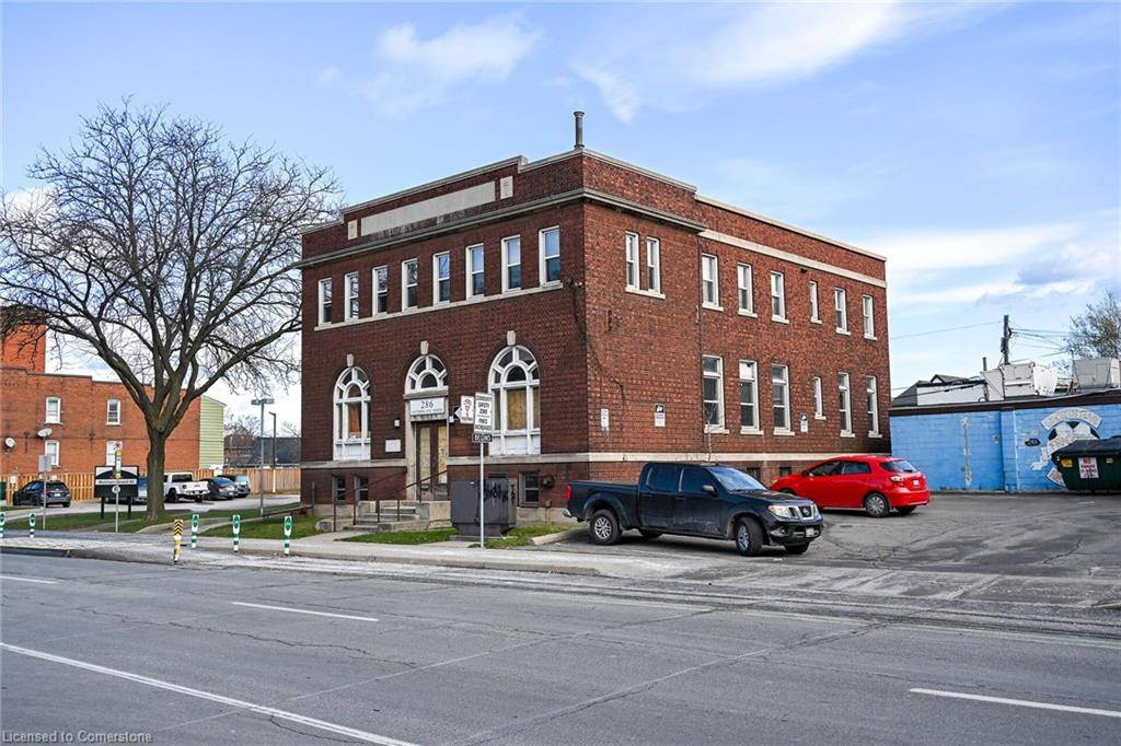 Hamilton, ON L8L 5G4,286 Victoria Avenue N