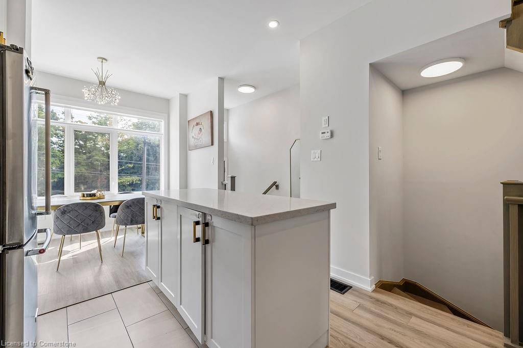 Ancaster, ON L9G 3K9,4 Wilings Lane #32